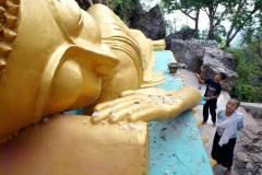 LAOS-BUDDHA-PRAY