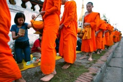 LAOS-MONKS-ALMS-2