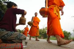 LAOS-MONKS-ALMS