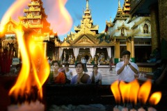 MYANMAR-TEMPLE-PRAY